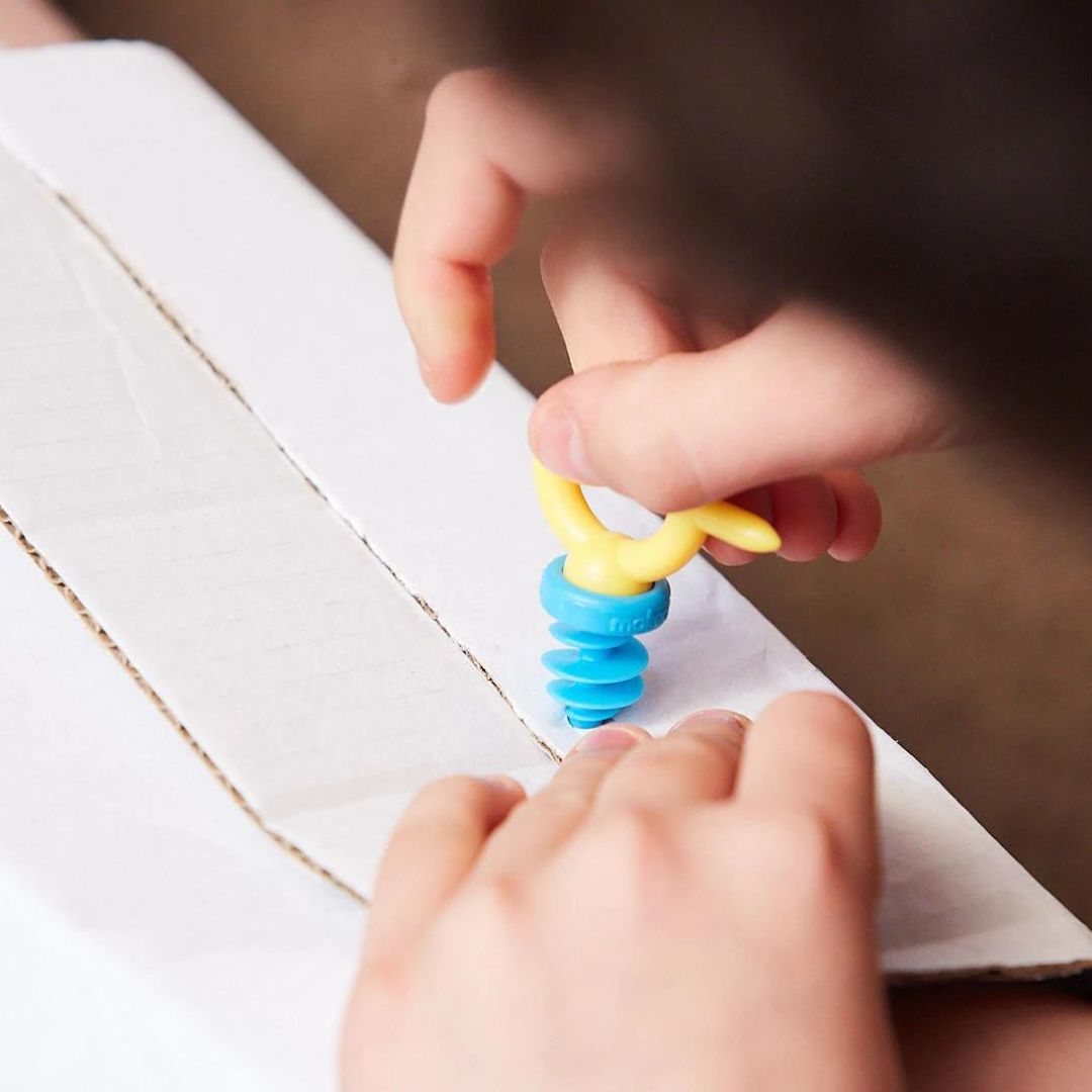 Makedo FOLD-ROLLER – STEM Cardboard Building Expansion Tool for Kids, Age  7+